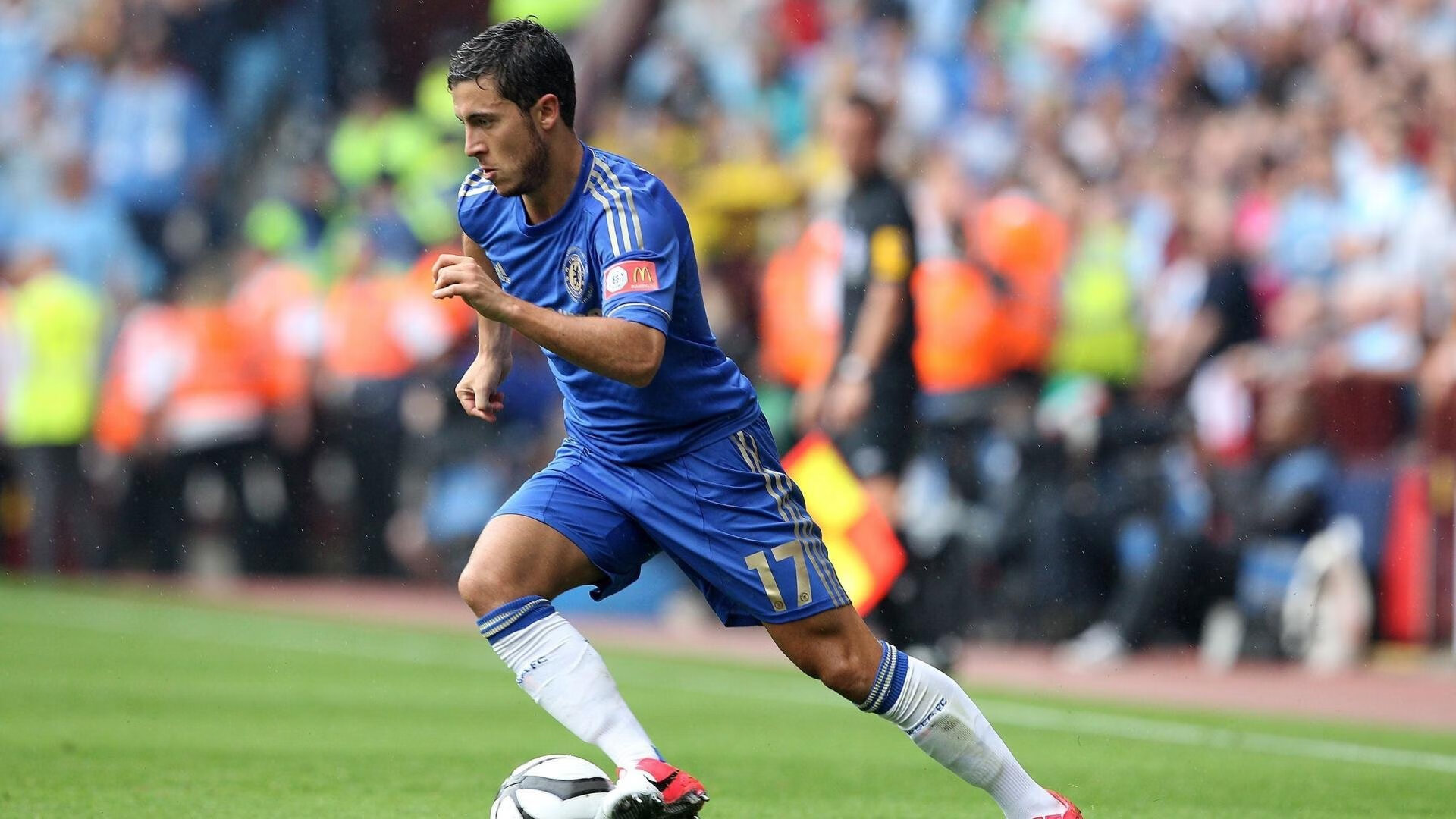 “中国足球+文化创意”产业融合创新推动行业转型升级，振兴中国足球产业的设计方案